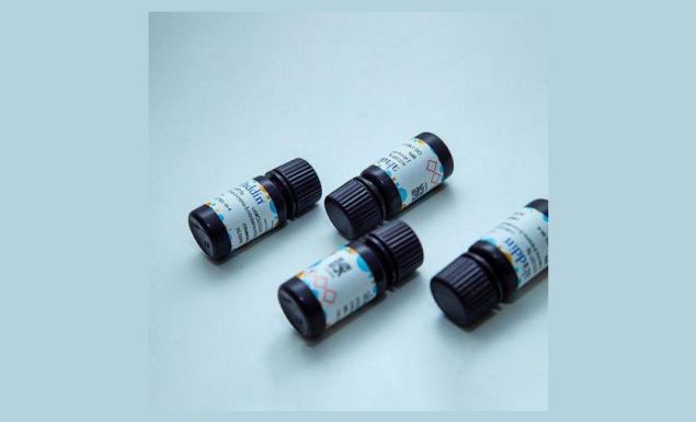 🔬 看不見的千疮百孔，卻是材料界的「萬能鑰匙」